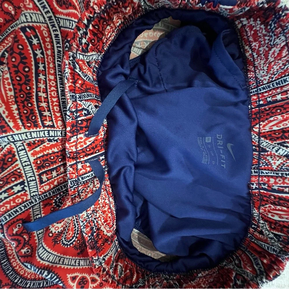 Nike’s women Tempo Paisley‎ running shorts size XS